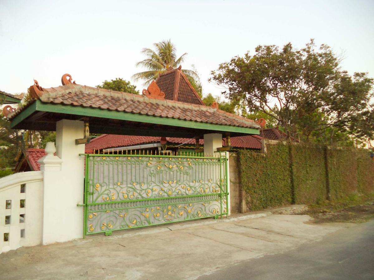 Joglo Yudhistira Villa Sleman  Exterior foto